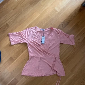 Söt topp - Storlek xs, helt oanvänd! Köparen står för frakt!