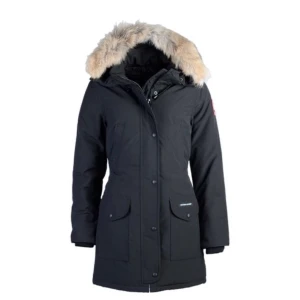 Canada Goose Trillium Parka Dam - Canada Goose jacka stel L endast andvänd 1 vinter. Pris kan diskuteras vid snabb affär!🌸