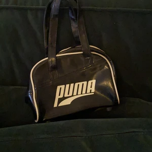 Puma mini bag  - Använd 1 gång buda om ni är intresserad 