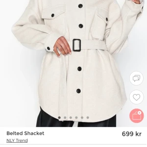 Nelly jacka  - Jag säljer denna jacka från Nelly, den är ganska använd men ändå fin! Vid snabb affär går det att sänka priset lite. Hör av dig för mer bilder osv🥰
