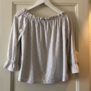 Blommig blus  - Blus, knappt använd. Bomull passar s-L