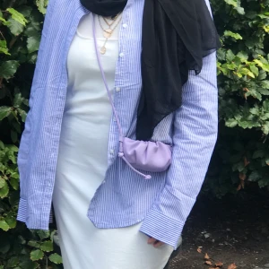 Strl XL  - En liten söt randig skjorta 