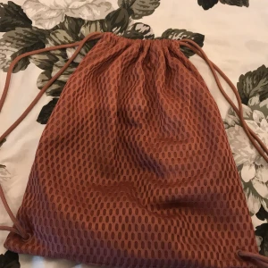 Jumpaväska - En jumpaväska, använd några gånger och ni står för frakten:)