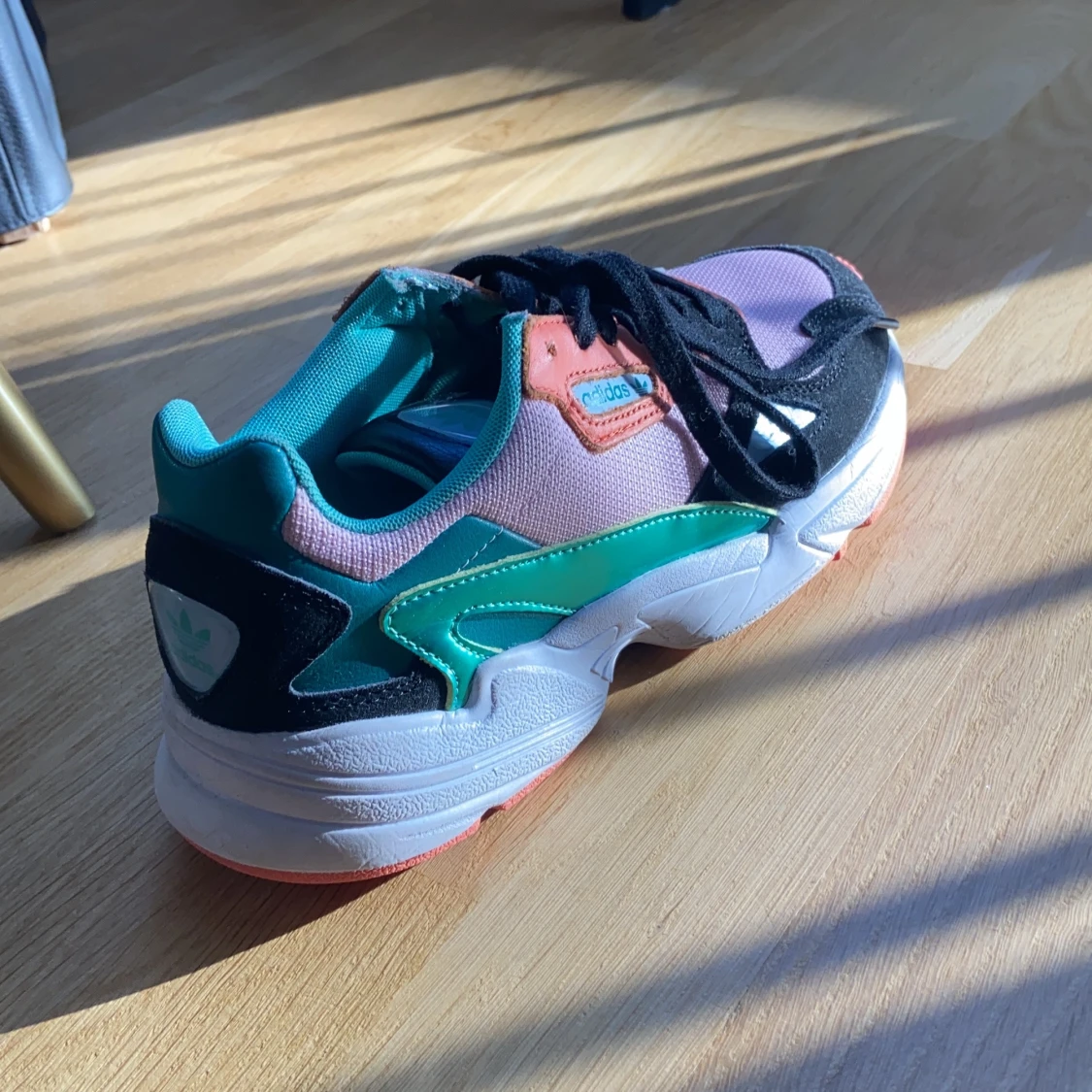 Adidas Skor Falcon W - 90