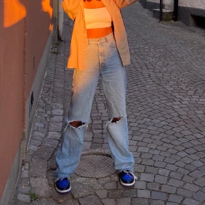 Supersnygga jeans  - Världens snyggaste jeans! Jag är 168 cm lång för längd referens. Slutsålda! 