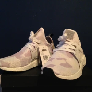  - Helt oanvända Adidas NMD XR1 White Camo med original låda samt prislapp.  Storlek är 40 2/3 enligt adidas storlekar, alltså lite mindre än 41 för att förtydliga. 