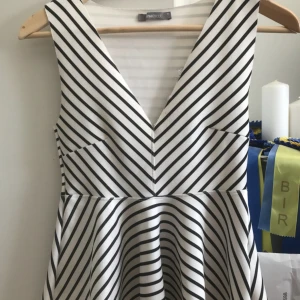  - Topp från Gina Tricot, storlek XS, väldigt skönt material 