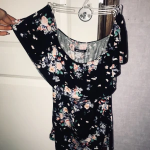  - Axellös topp, aldrig använd. 200kr inklusive frakt. 