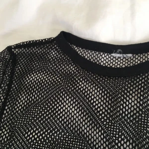  - Nättröja från Ginatricot i storlek S , passar XS & M också. Kan mötas upp i Malmö eller så betalar kunden för frakten <3 