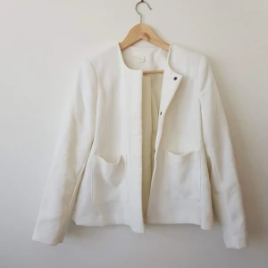  -  🌸White Spring-Fall jacket🌸