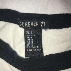  - Jag köpte den i chile , den passar inte längre mig  :) ganska gulligt tröja 