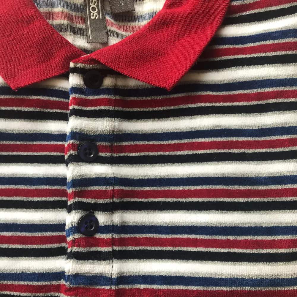 piké från asos i världens skönaste tyg, aldrig använd (känns mer som en M än S)  köparen står för frakt . T-shirts.