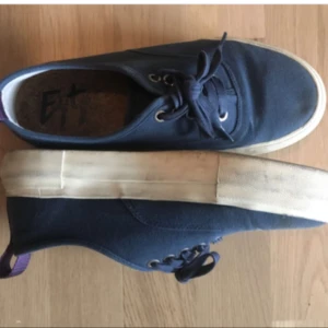  - Eytys i fint använda skick! Passar mig som är en storlek 39. Köparen står för frakt. 