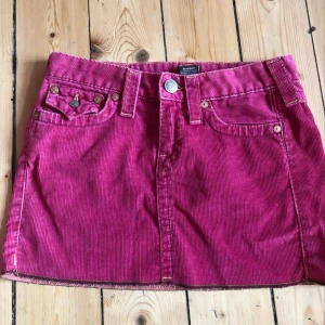  - True religion kjol i rosa Manchester 🤤 för liten för mig så ej använd💖 kommer bättre bilder inom kort💯
