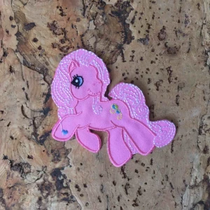  - my little pony iron on patch  Lätt att stryka på. Tål 40 grader tvätt. Ny. *****  Se även mina andra annoner för fler ponies