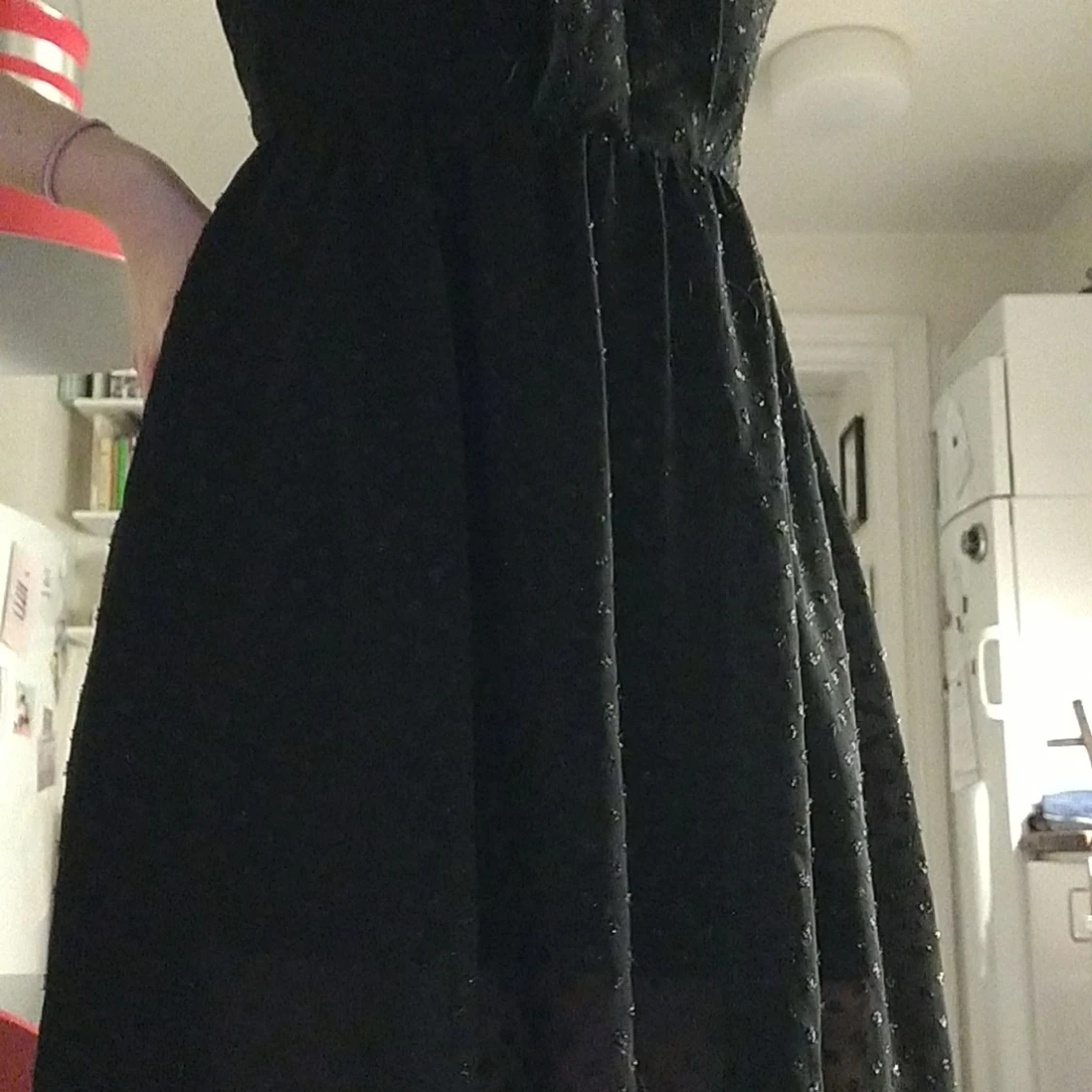 Svart glittrig klänning - 90