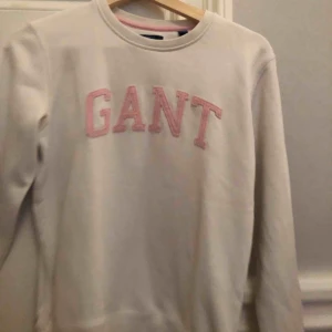  - Superfin gant tröja, inte använd många gånger och säljer pga att den inte kommit till så mycket användning, bra skick😍😍