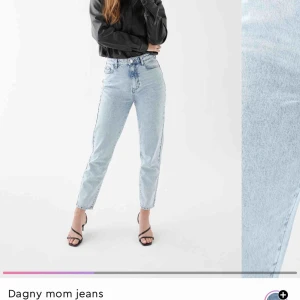Jeans - Mom jeans från Gina tricot, knappt använda