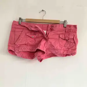 Färgglada shorts 🔮 kan mötas upp i Jönköping annars står köparen för frakten