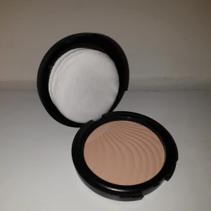 Flormar Compact Powder  - Ett helt nytt oanvänt puder från märket Flormar. I färgen "Medium Cream"