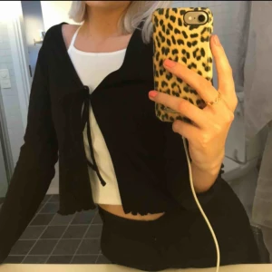  - Super söt kofta, den på bilden fast i färgen vit!