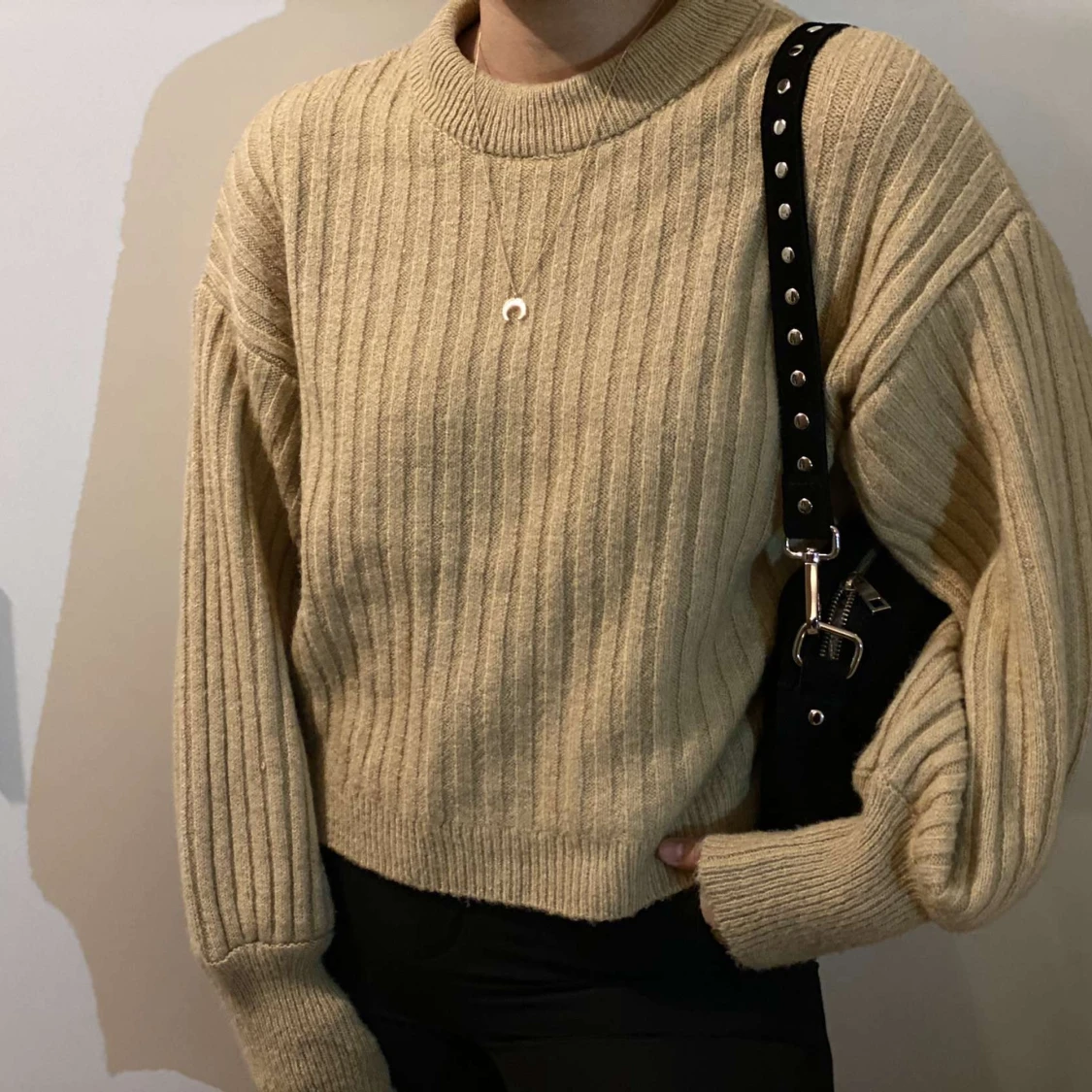 Beige stickad tröja strl S