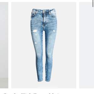 Jeans från bikbok i deras populäraste modell Peachy! Framhäver former och rumpan på ett så bra sätt. Använda runt 5 gånger, säljer pga att jag har 4 par i denna modell. Nypris är 600 kr☀️