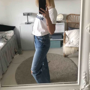  - Säljer dessa slutsålda zara jeans, buda om fler är intresserade. Som en vanlig 36a i storlek, är 167 cm lång!!!