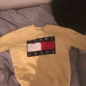  - Tommyhilfiger tröja storlek s