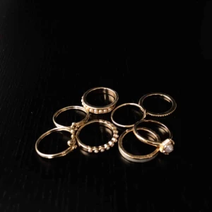  - 8 superfina nya guldringar❤️ PM för fler bilder, frakt tillkommer på 11kr😇