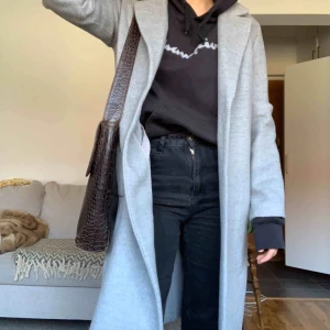  - Grå kappa från h&m, frakten är inkluderat i priset 💗