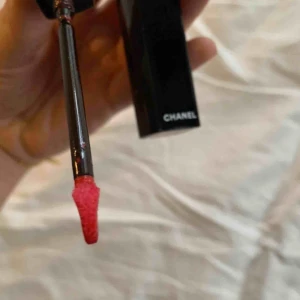  - Chanel lipgloss.  70% kvar. Härligt rosa färg!