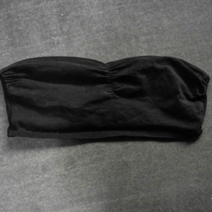  - 🖤🖤🖤 En svart liten bh topp! 🖤🖤🖤 Storlek: Small  Frakt tillkommer 📦 