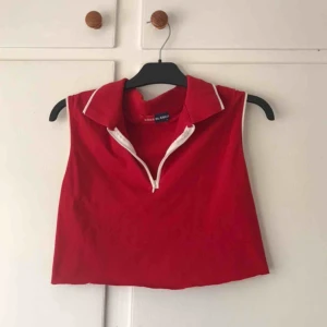  - Snygg topp som är i XL men som jag croppat. 🥰🥰🥰 kan croppa ännu mer om det önskas 😇