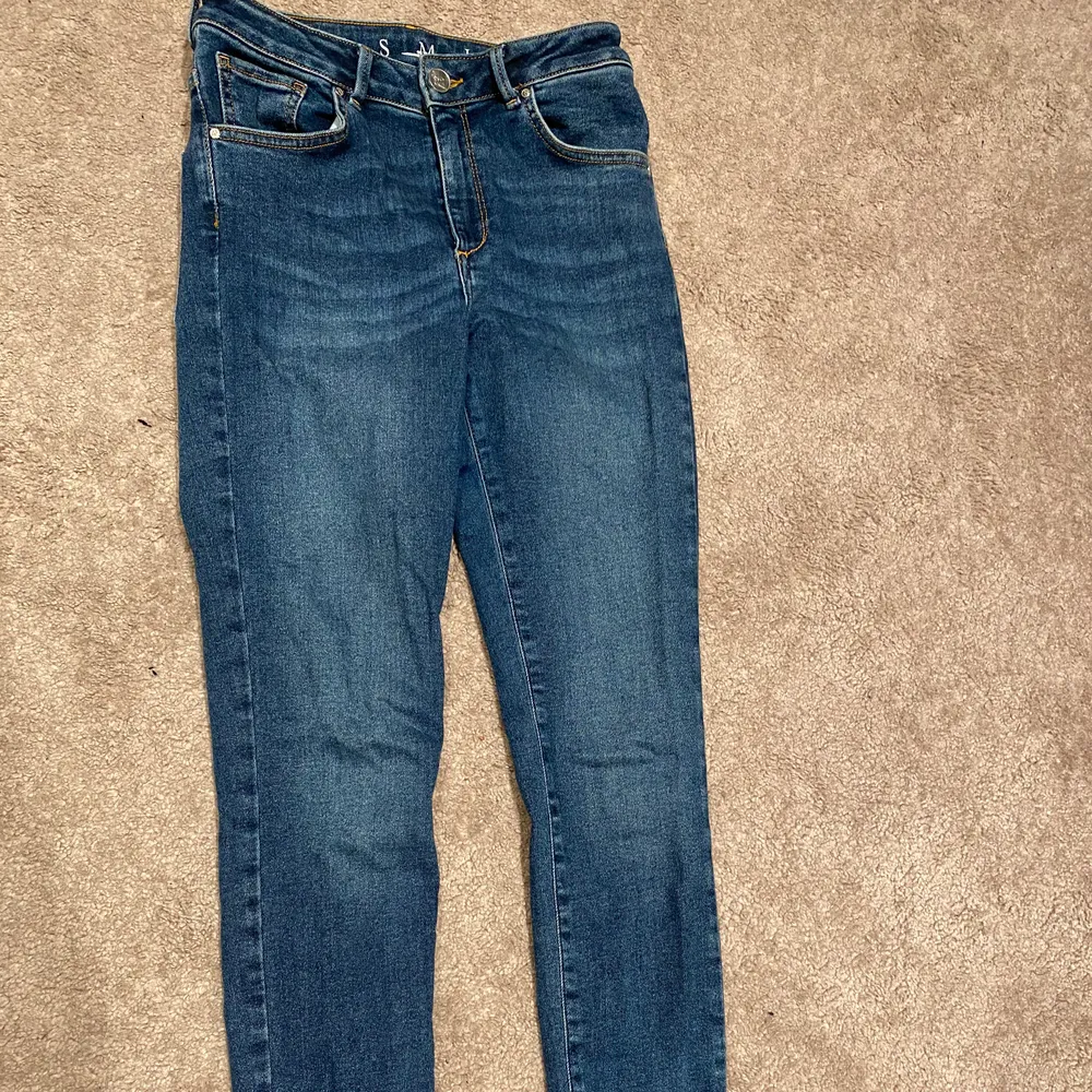 Helt nya skinny jeans från Bikbok (väldigt stretchiga). Köpt för 699 kr! 💕. Jeans & Byxor.