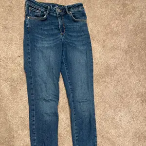 Helt nya skinny jeans från Bikbok (väldigt stretchiga). Köpt för 699 kr! 💕