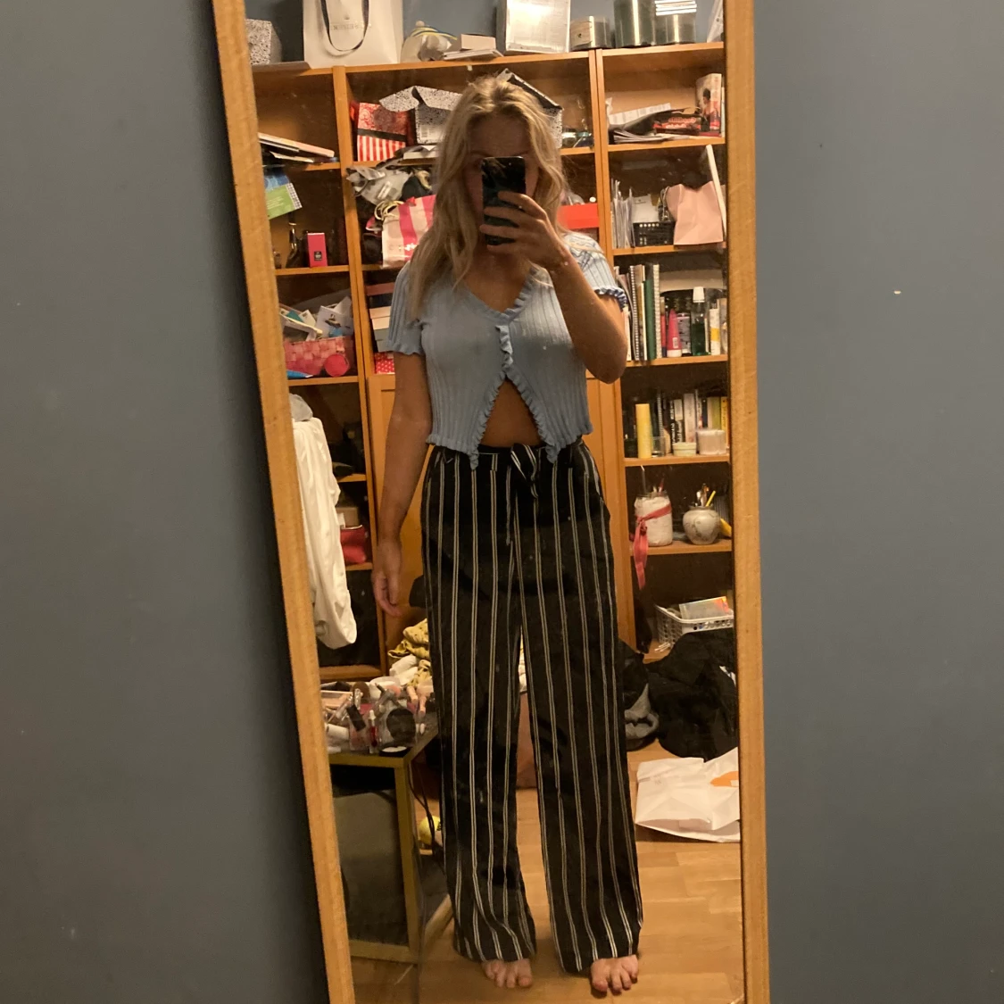 Randiga byxor från ONLY i storlek 36 - 90