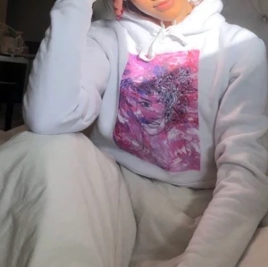 The cool elephant hoodie - Jättefin hoodie som tyvärr är för liten för mig! Använd en gång💓 (LÅNAD BILD från deras hemsida)