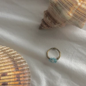 JUNI RING⚡️🦋 - Handgjord ring som är gjord bra och hårt. Skriv till mig privat vilken storlek ni har i ringar så gör jag en som passar dig⚡️🦋