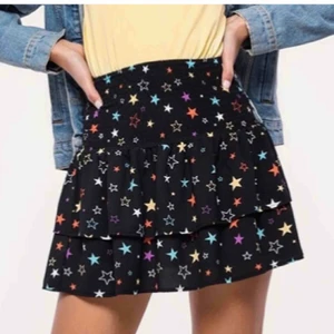 Stjärnkjol - Hej säljer en stjärnkjol från loavies