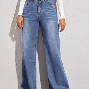 Jättefina vida jeans från shein! Aldrig använda pågrund av att dom är för stora för mig. Dom är uppsydda så att dom är lite långa för mig som är 167 cm.  Kom privat för fler bilder!!❣️❣️