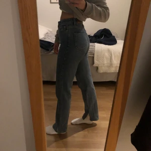 Nakd jeans - Moderna Nakd jeans med fin slits vid ankeln! 💜 Säljs pga att dom aldrig användsz