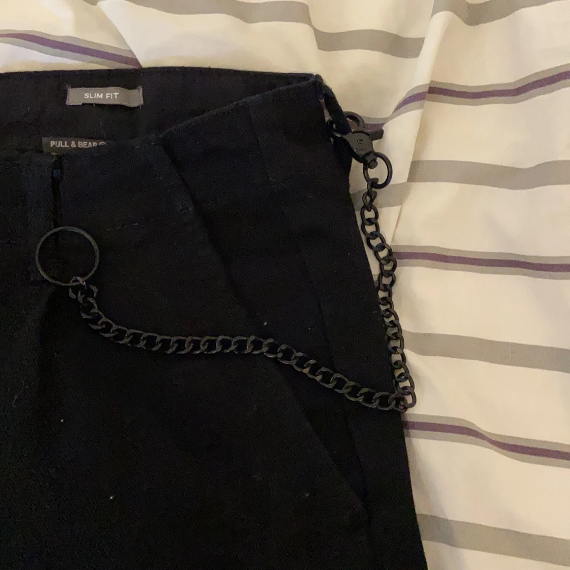 Ett par svarta byxor i storlek EUR 40/USA 31 - 91