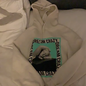Hoodie - säljer en jätte cool hoodie från gina🥰🥰
