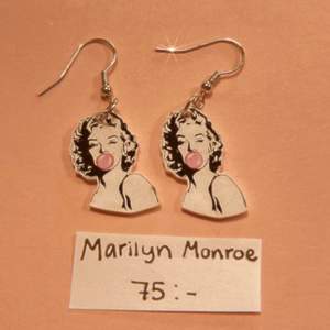 Handgjorda örhängen. Motiv Marilyn Monroe.💕