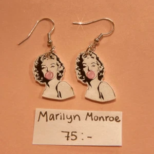 Marilyn Monroe - örhängen - Handgjorda örhängen. Motiv Marilyn Monroe.💕