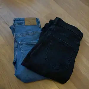 Säljer dessa skinny jeans från bik bok och ginatricot då det inte riktig är min stil längre. Strl xs i båda och de svarta jeansen har hål vid knäna. Vid intresse kan jag skicka fler bilder!🤍 säljer båda för 100kr tillsammans!  