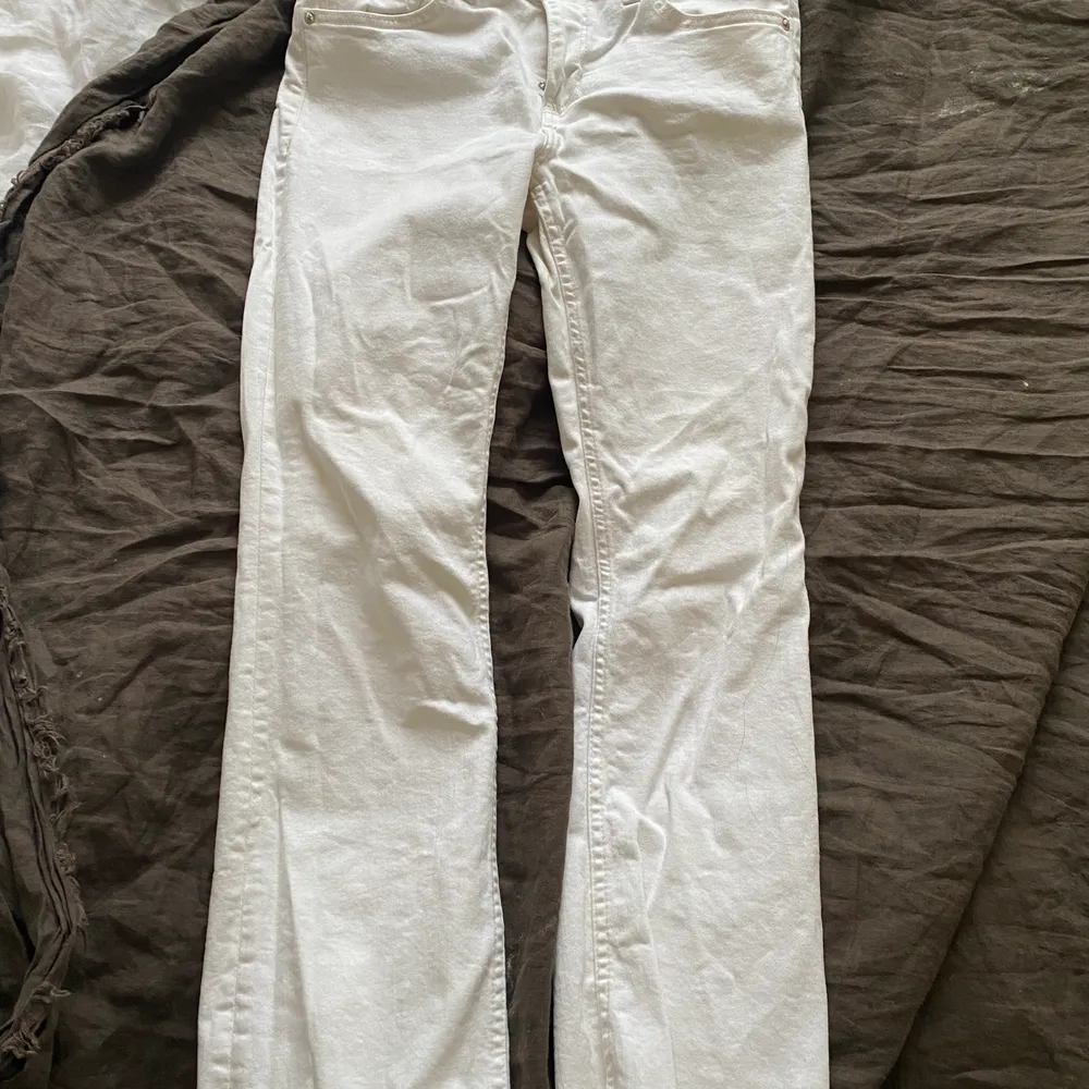 Fina vita jeans från Mango!. Jeans & Byxor.