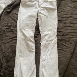 Vita jeans Mango  - Fina vita jeans från Mango!