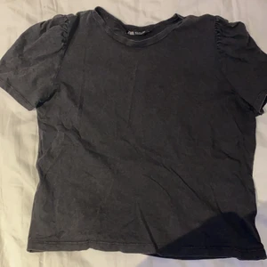 Tröja från zara - Fin tröja från zara. Säljer då den inte använd men annars jättefin💗